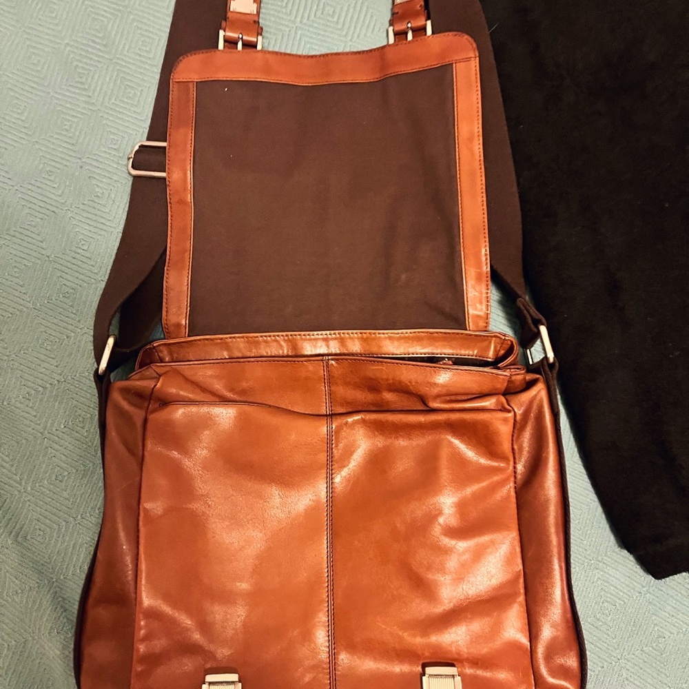 Vintage Fossil leather crossbody bag